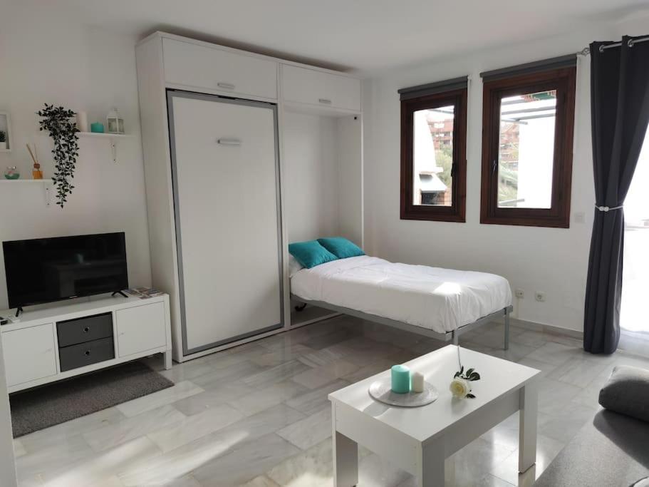 Apartamento-estudio Benalsun Pueblo Evita Benalmádena Exterior foto