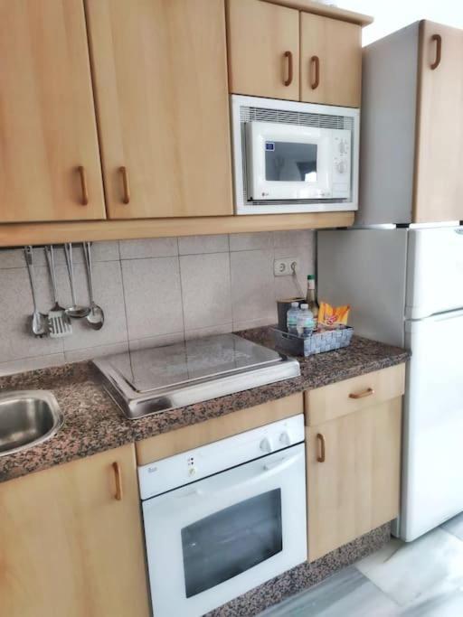 Apartamento-estudio Benalsun Pueblo Evita Benalmádena Exterior foto