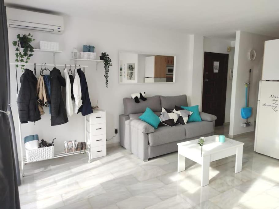 Apartamento-estudio Benalsun Pueblo Evita Benalmádena Exterior foto