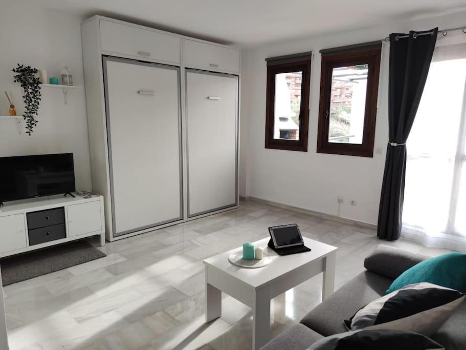 Apartamento-estudio Benalsun Pueblo Evita Benalmádena Exterior foto