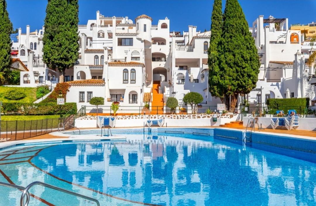 Apartamento-estudio Benalsun Pueblo Evita Benalmádena Exterior foto